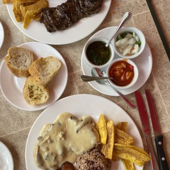 El Novillo Restaurant - Chicken with mushroom sauce and executive churrasco - Latin American Near Me - Miami Lakes, Florida