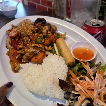 AM Noodle - Cashew chicken Lunch special - Thai Near Me - Ventura, California AM Noodle - Cashew chicken Lunch special - Thai Near Me - Ventura, California