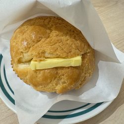 Pineapple bun with butter