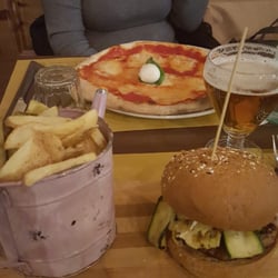 Pane & Trita - Come non aver voglia  di assaggiare piatti presentati in modo così originale? Buonissimi panini e anche la pizza non è  male!