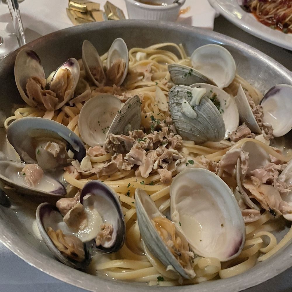 La Cucina Sul Mare - Linguine Alle Vongole - Italian Near Me - Falmouth, Massachusetts La Cucina Sul Mare - Linguine Alle Vongole - Italian Near Me - Falmouth, Massachusetts