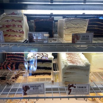 Nantucket Grill - Chapel Hill - Cake displays - New American Near Me - Chapel Hill, North Carolina