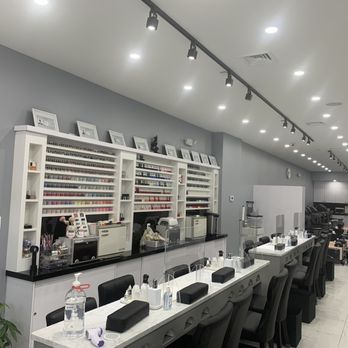 D+W Polish - front of salon - Nail Salons Near Me - New York, New York D+W Polish - front of salon - Nail Salons Near Me - New York, New York