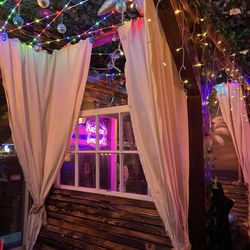 R&R Bar - Inside seating