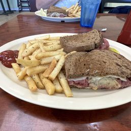 Reuben Sandwich Reuben Sandwich