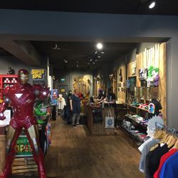 Supreme Replicas - Super Epic Store Berlin | Innenansicht