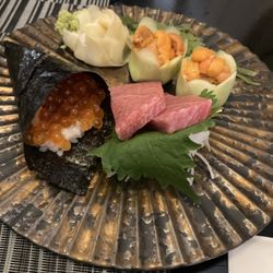 Kashi - Huntington - Ikura hand roll with uni and Toro