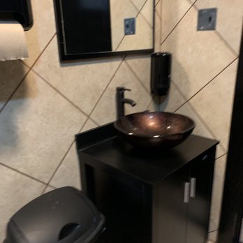 Biere Bar - Clean bathroom - Sports Bars Near Me - Marrero, Louisiana