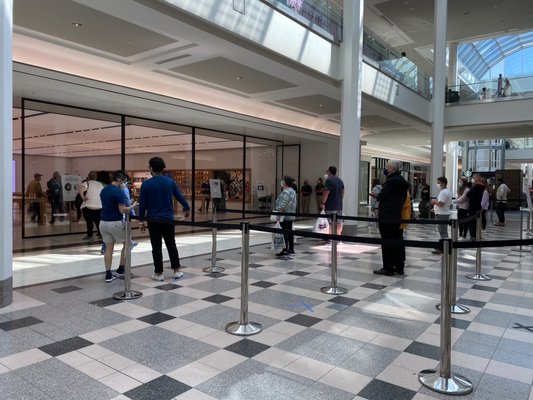 Apple Store 46 Photos 43 Reviews Computers 301 S Hills Village Pittsburgh Pa United States Phone Number Yelp