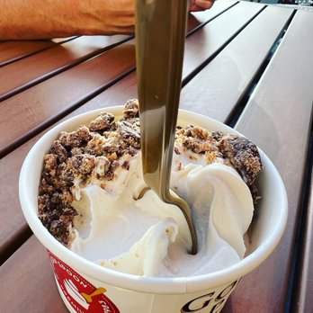 Golden Spoon - Peanut butter frozen yogurt with Peanut butter cup topping - Ice Cream & Frozen Yogurt Near Me - Valencia, California Golden Spoon - Peanut butter frozen yogurt with Peanut butter cup topping - Ice Cream & Frozen Yogurt Near Me - Valencia, California