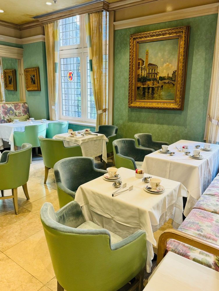 Windsor Arms Hotel