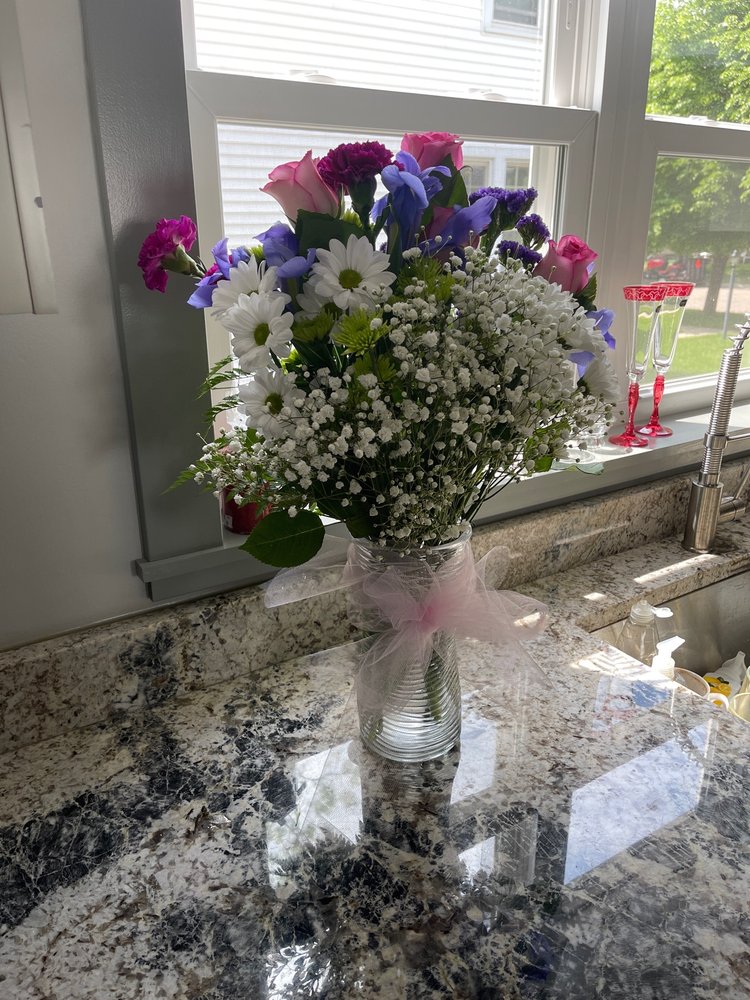 LAKESIDE FLORIST Updated April 2024 13 Photos & 12 Reviews 744