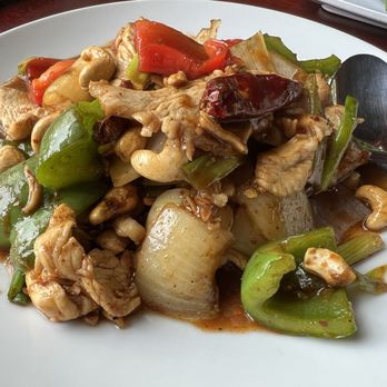 Thai Eatery - Cashew Nut Chicken - Thai Near Me - Snoqualmie, Washington