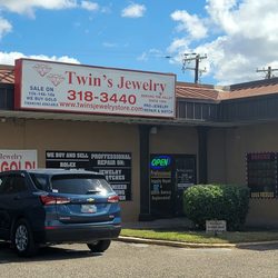 Twins Jewelry Factory - View from the parking lot