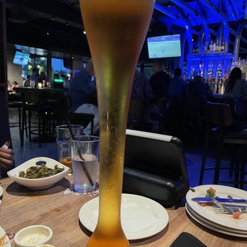 Yard House - Kona Big Wave Golden 4.4% Blonde Ale, Kailua Kona, HI - New American Near Me - Orlando, Florida