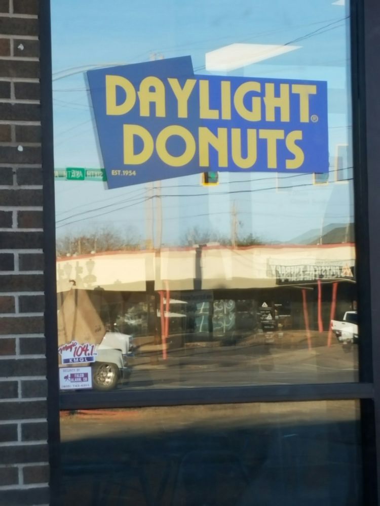 DAYLIGHT DONUTS Updated September 2024 601 S Washington St