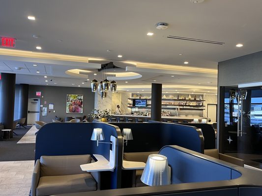 United Polaris Lounge by null