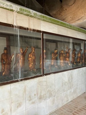 Sam Poh Tong Temple by null