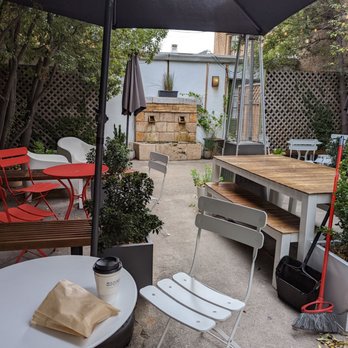 SIGNAL Coffee Roasters - Back courtyard - Coffee & Tea Near Me - Alameda, California SIGNAL Coffee Roasters - Back courtyard - Coffee & Tea Near Me - Alameda, California
