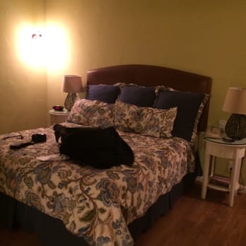 Sunset Inn - The bedroom! - Hotels Near Me - Pacific Grove, California Sunset Inn - The bedroom! - Hotels Near Me - Pacific Grove, California