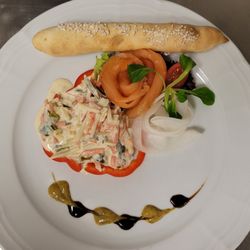 Goldener Schwan - Rosen vom gebeizten Lachs und Rettich an lauwarmen Gemüsesalat