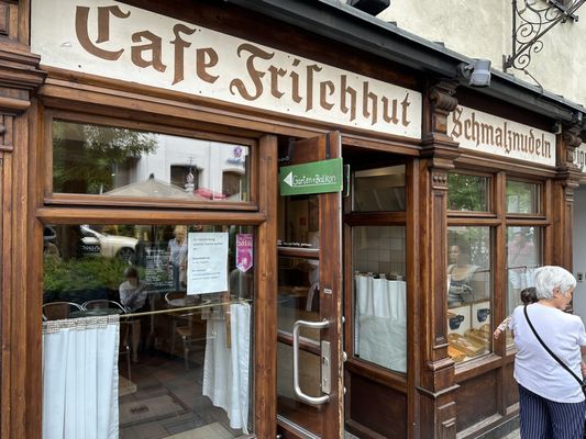 Schmalznudel - Cafe Frischhut by null
