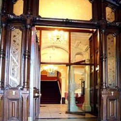Best Western Grimsby Oaklands Hall Hotel - Front door and foyer