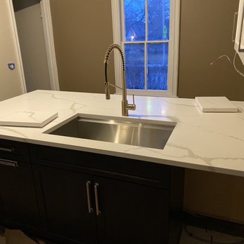 WL Stone Works - Quartz Calcatta clasique - Kitchen & Bath Near Me - Chicago, Illinois