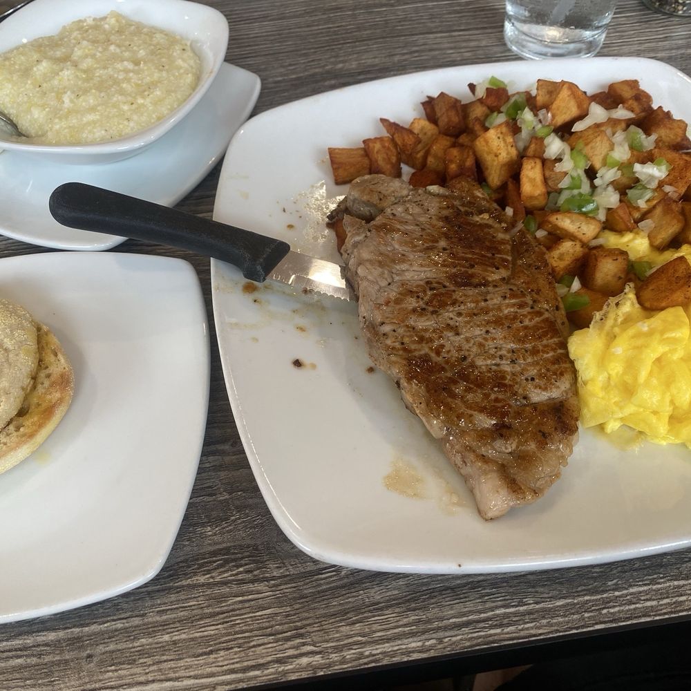 Top Sirloin and Eggs (8 Oz) w/potatoes, side of grits & English muffin