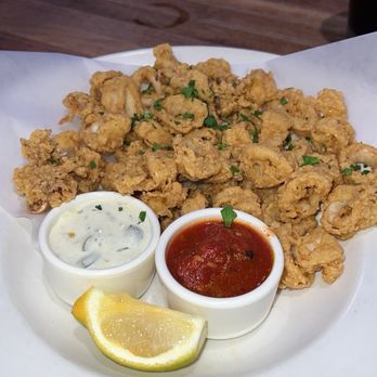 Yard House - Fried Calamari - New American Near Me - Springfield, Virginia