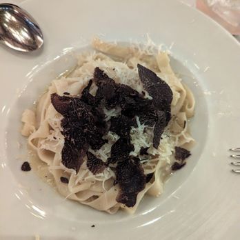 Crossroads Kitchen - Fettuccine with black truffles. - Vegan Near Me - Los Angeles, California Crossroads Kitchen - Fettuccine with black truffles. - Vegan Near Me - Los Angeles, California
