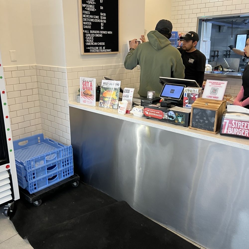 7th Street Burger Astoria - Register - Burgers Near Me - City, New York 7th Street Burger Astoria - Register - Burgers Near Me - City, New York