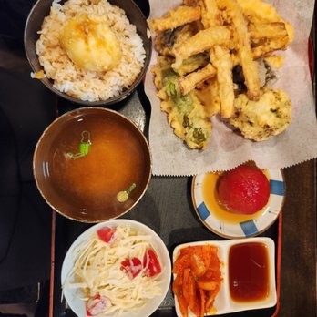 IT Show - Signature ITSHOW Tempura plate - came with all the works! - Ramen Near Me - Palisades Park, New Jersey IT Show - Signature ITSHOW Tempura plate - came with all the works! - Ramen Near Me - Palisades Park, New Jersey