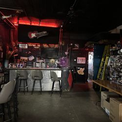 Vino's - Another view