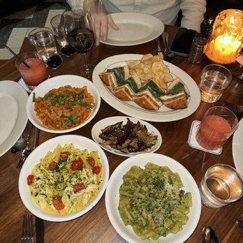 il Bracco - Spicy Gemelli, Pesto Rigatoni, crab pasta (chef special), Heirloom Carrots and Fried chicken sandwich - Italian Near Me - Dallas, Texas il Bracco - Spicy Gemelli, Pesto Rigatoni, crab pasta (chef special), Heirloom Carrots and Fried chicken sandwich - Italian Near Me - Dallas, Texas