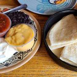 Los Cabos Cantina & Grill - Fajitas toppings and flour tortilla