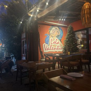 Lola Valentina - Indoor/ourdoor seating - Seafood Near Me - Isla Mujeres, ROO
