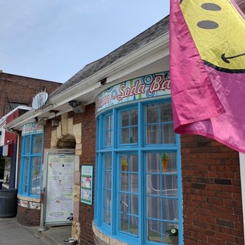 Pop's Ice Cream & Soda Bar - the front of the building - Ice Cream & Frozen Yogurt Near Me - Roanoke, Virginia