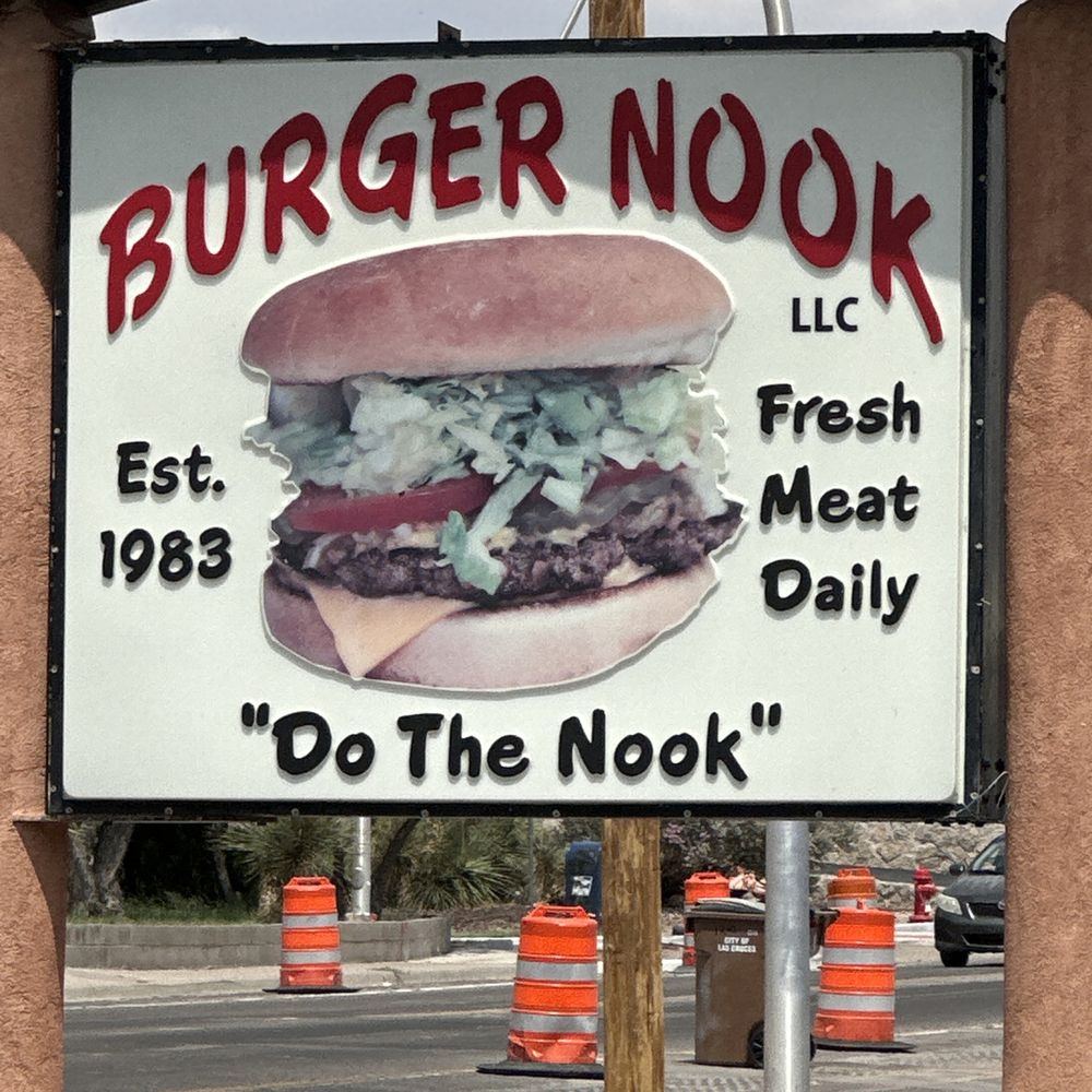 a sign for a fast food restaurant a sign for a fast food restaurant