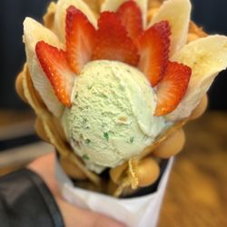 Ice Dream - Egg Puff with Pistachio Ice Cream