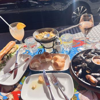 The Stinking Rose - Mussels and chicken sandwiches - Italian Near Me - San Francisco, California The Stinking Rose - Mussels and chicken sandwiches - Italian Near Me - San Francisco, California