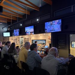 Foxhole Craft Beer Shop & Kitchen - Bar area