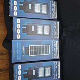I received 4 solar power lights with no brackets. SCAMMERS AND DEPLORABLE CUSTOMER SERVICE. BUYERS BEWARE!! I received 4 solar power lights with no brackets. SCAMMERS AND DEPLORABLE CUSTOMER SERVICE. BUYERS BEWARE!!