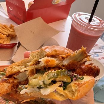 Dave's Hot Chicken - Chicken Shop Near Me - Novato, California