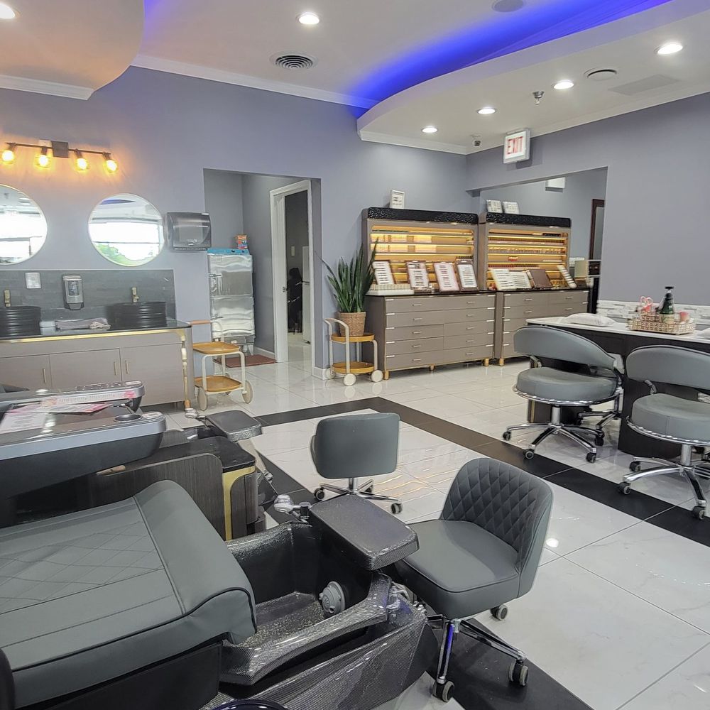 Lux Nail - Nail Salons Near Me - Chicago, Illinois
