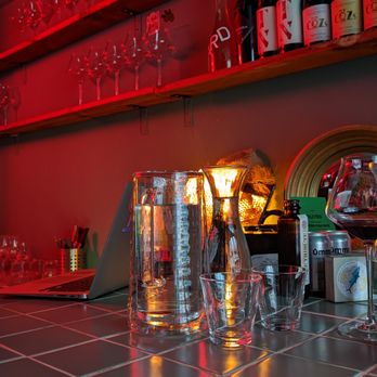 HOLY WINE - Sitting next to the bar - Wine Bars Near Me - Lisbon, 11 HOLY WINE - Sitting next to the bar - Wine Bars Near Me - Lisbon, 11