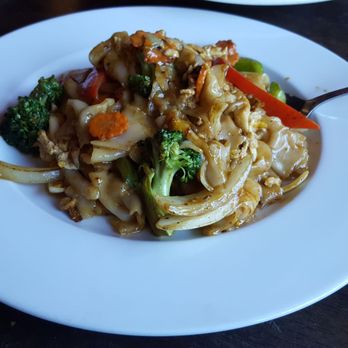 Noppakao Thai Restaurant - Golden Noodles with chicken. Excellent flavor! - Thai Near Me - Everett, Washington Noppakao Thai Restaurant - Golden Noodles with chicken. Excellent flavor! - Thai Near Me - Everett, Washington