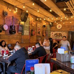 Social House - Filled up inside for breakfast.