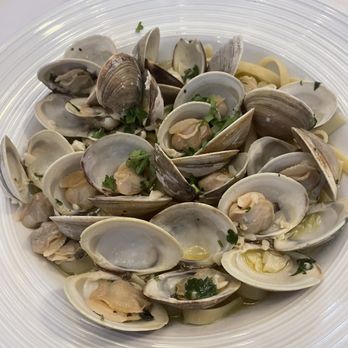 Ristorante DellaSantina - Clams over Linguine - Italian Near Me - Sevierville, Tennessee Ristorante DellaSantina - Clams over Linguine - Italian Near Me - Sevierville, Tennessee