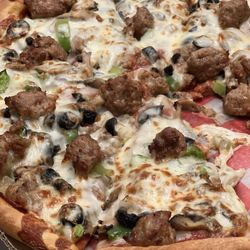 Italian Garden Goodyear Heights - 7-Item Deluxe Pizza
